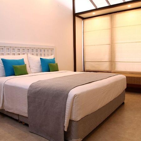 Blue Oceanic Beach Hotel Negombo Exterior foto